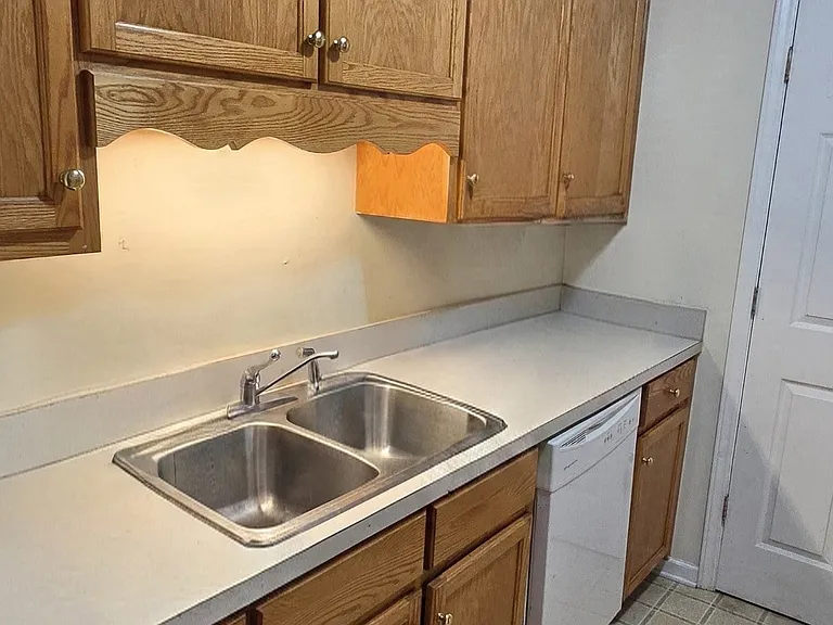 1340 W King St #202 — Photo 7