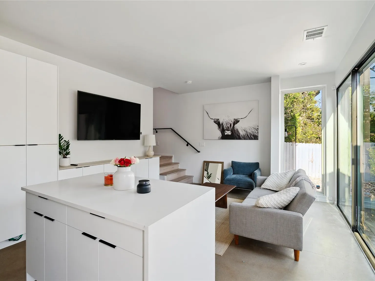 2 bed, 2.5 bath, 1000 sqft, $2,850 — Photo 1