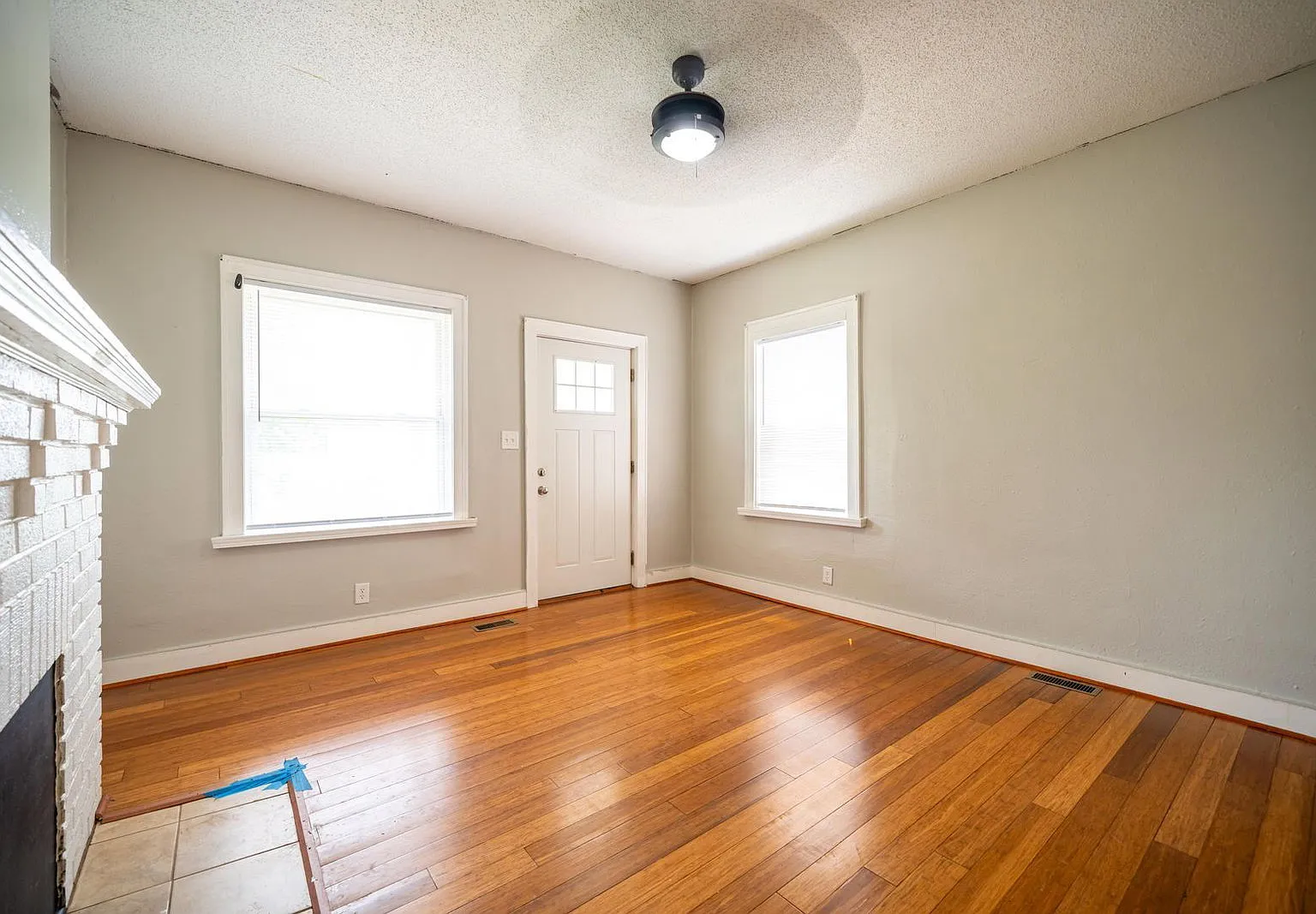 3 bed, 1.0 bath, $1,600 — Photo 2