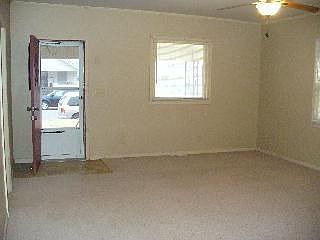 4th image of 615 N Oak St