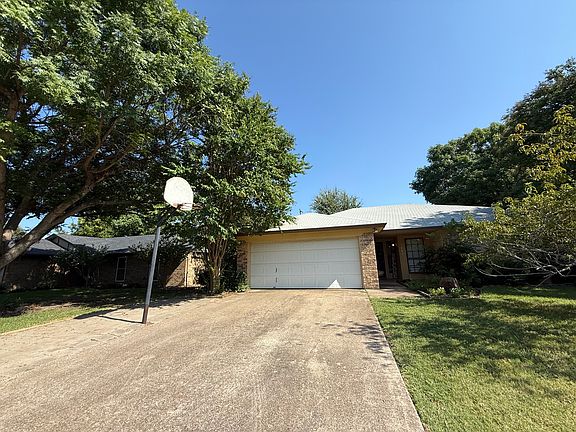4th image of 1809 Prince Dr