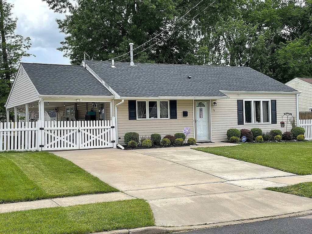 24 Kenmore Rd photo 1