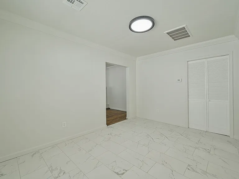 1526 NW 45th St — Photo 11