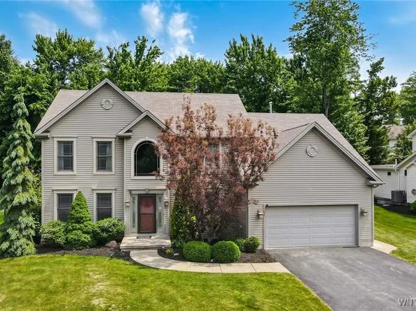 157 Breezewood Dr, Orchard Park, NY 14127