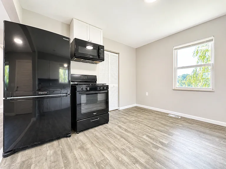 27056 Lawnwood St — Photo 11