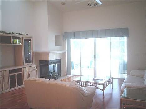 2nd image of 880 Kensington Gardens Ct
