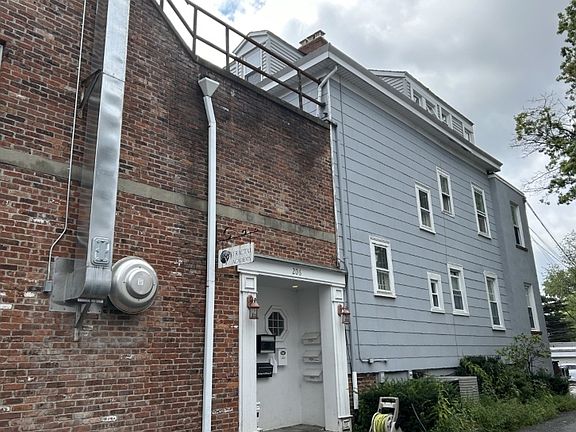 4th image of 206 Bellevue Ave Suite 3
