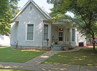 318 E 9th St, Mount Carmel, IL 62863