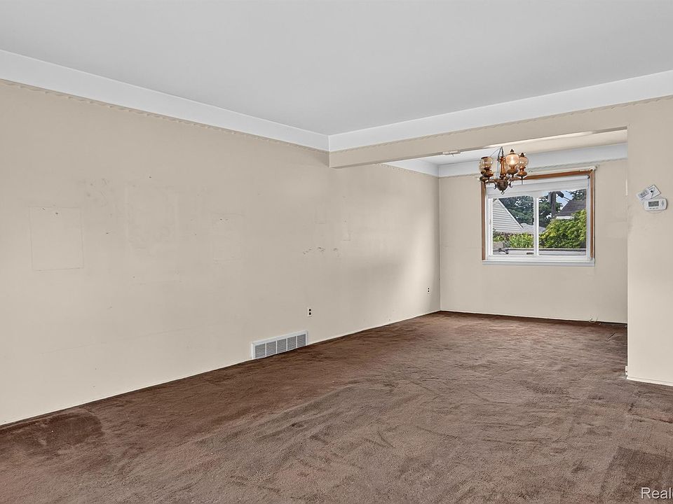14075 Merriman Rd, photo 8