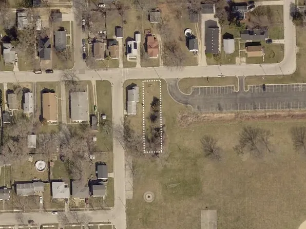 711 E Pearl Ave, Loves Park, IL 61111