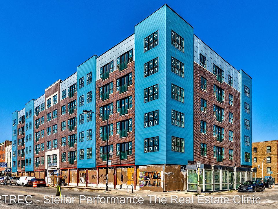 1st image of 2740 N Spaulding Ave Unit 202