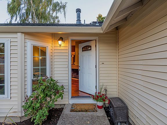 3rd image of 1312 SE 159th Ave