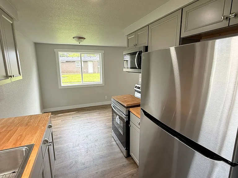 301 S Columbus Ave — Photo 2