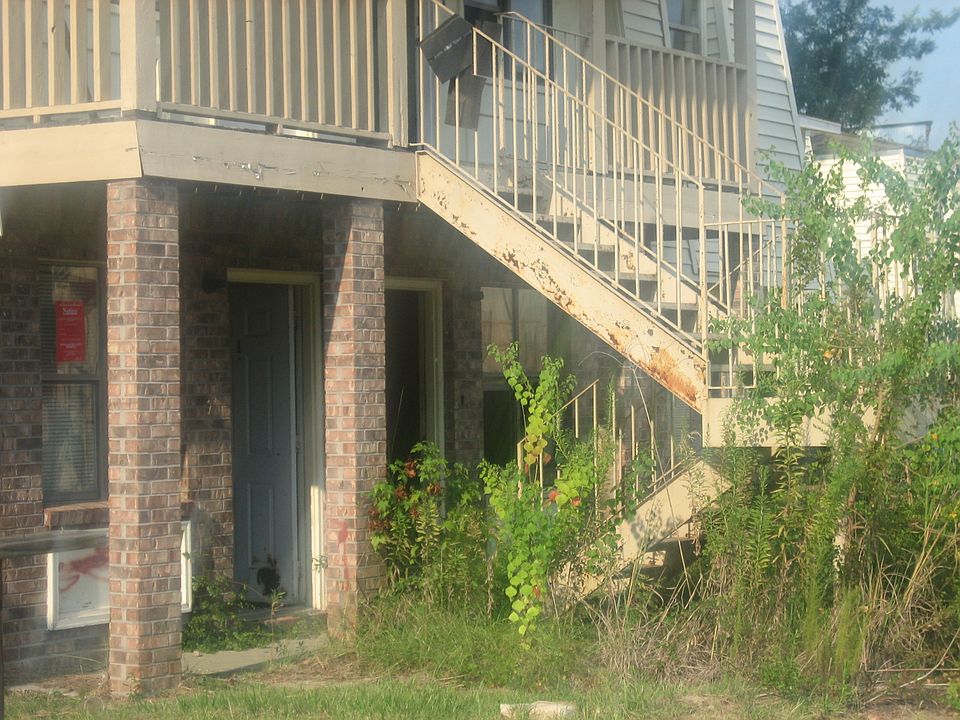 2nd image of 104 Foxfire Dr