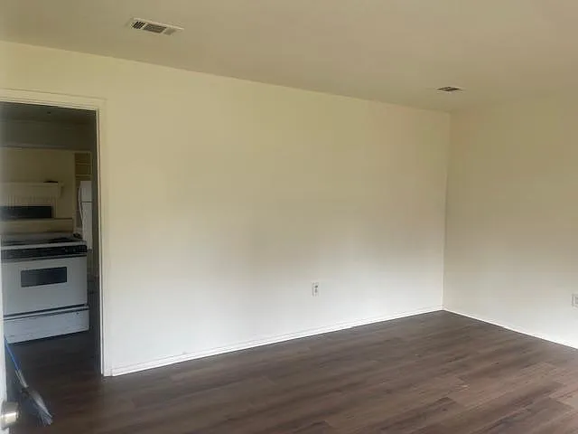 3 bed, 1620 sqft, $900 — Photo 3