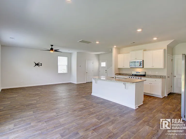 298 Watersglen Dr — Photo 6
