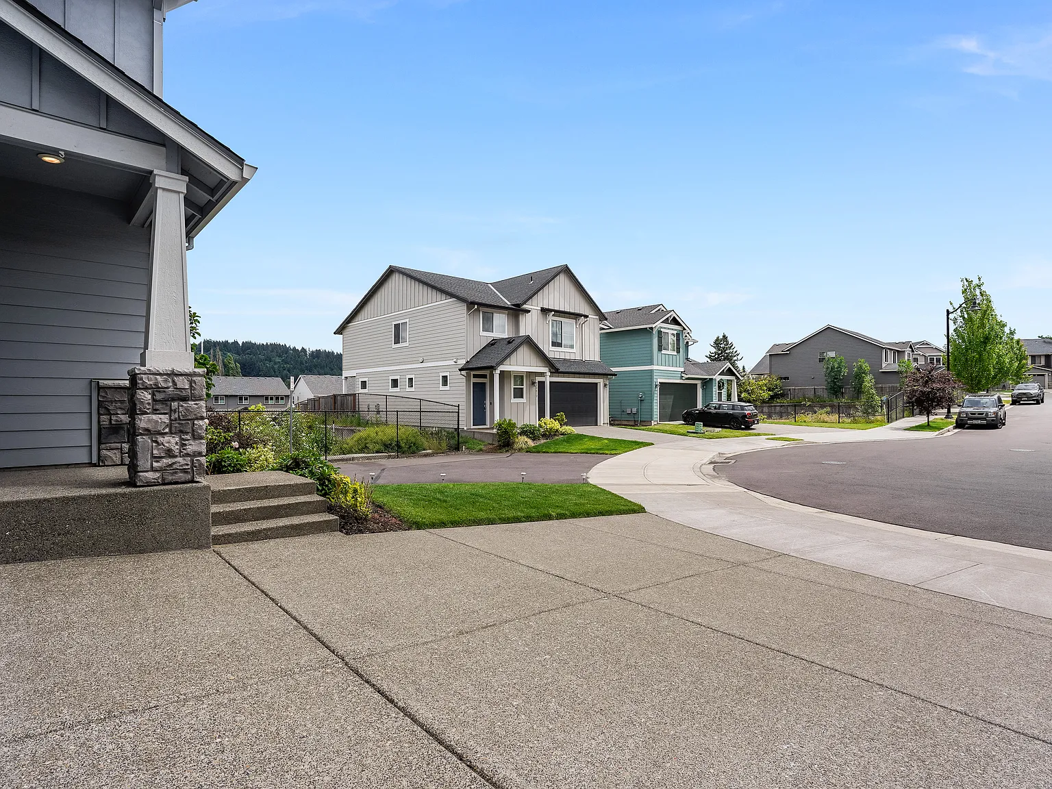 3 bed, 2213 sqft, $3,299 — Photo 4