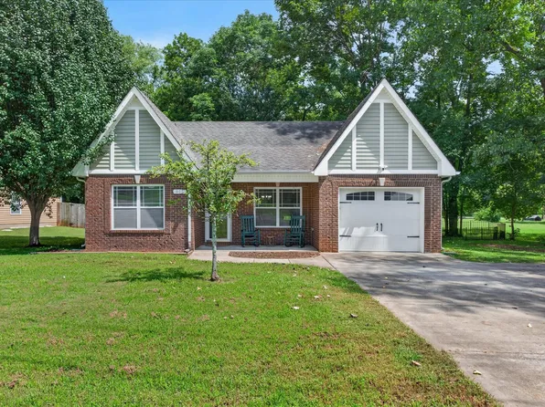 808 Dunbar Cave Rd, Clarksville, TN 37043