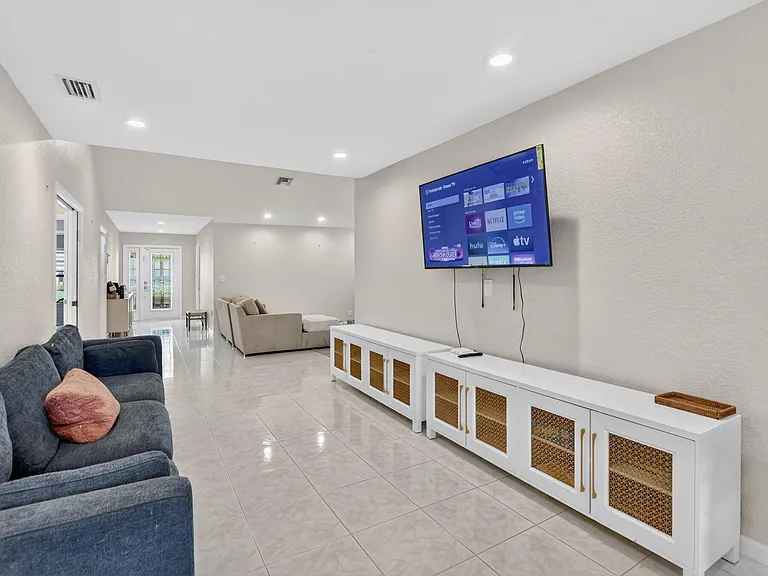 10065 Camelback Ln — Photo 10