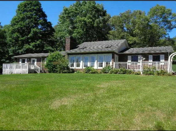 1764 Spurgeons Rd, Hickory, NC 28602