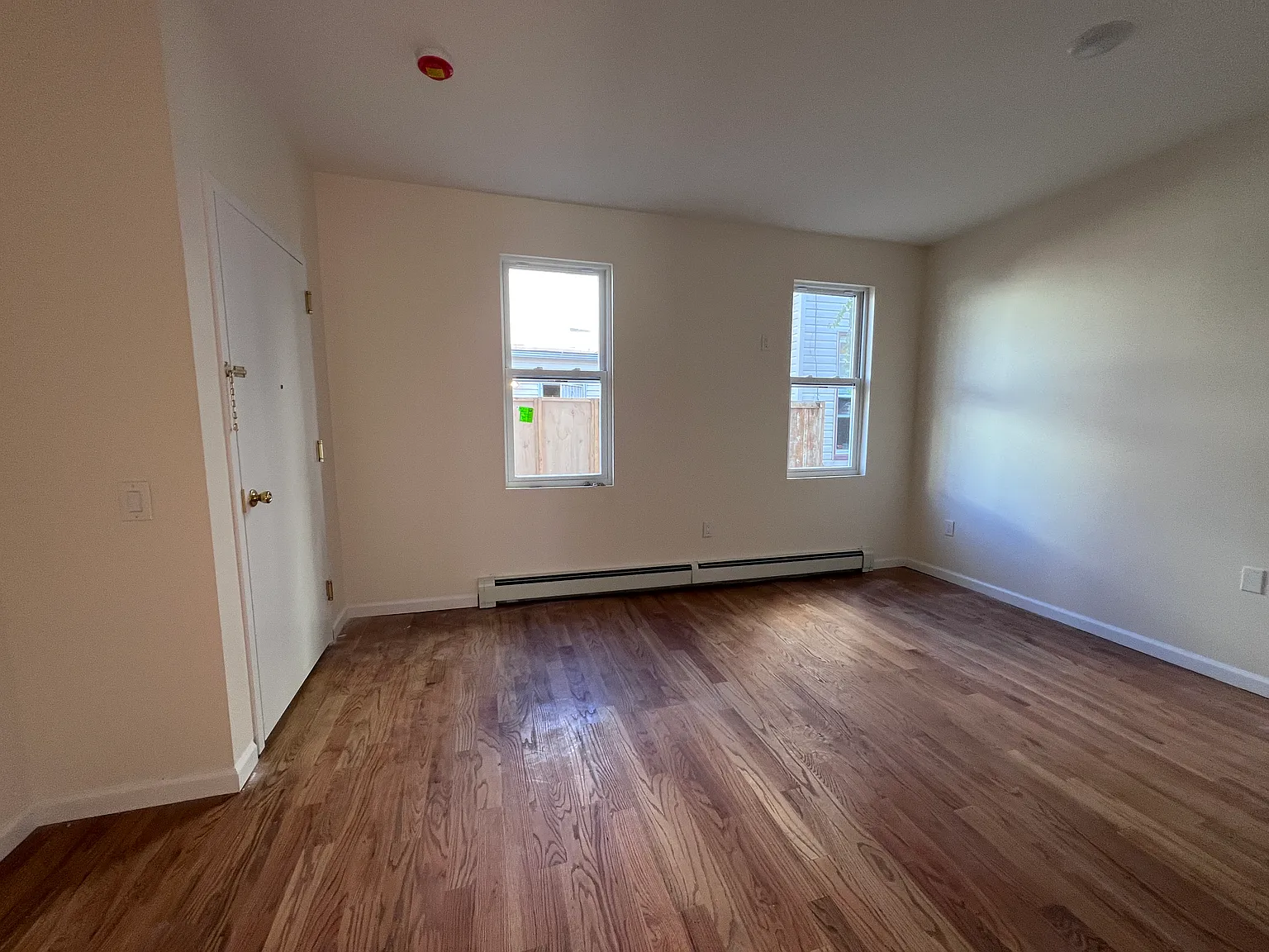 1 bed, 700 sqft, $2,050 — Photo 3