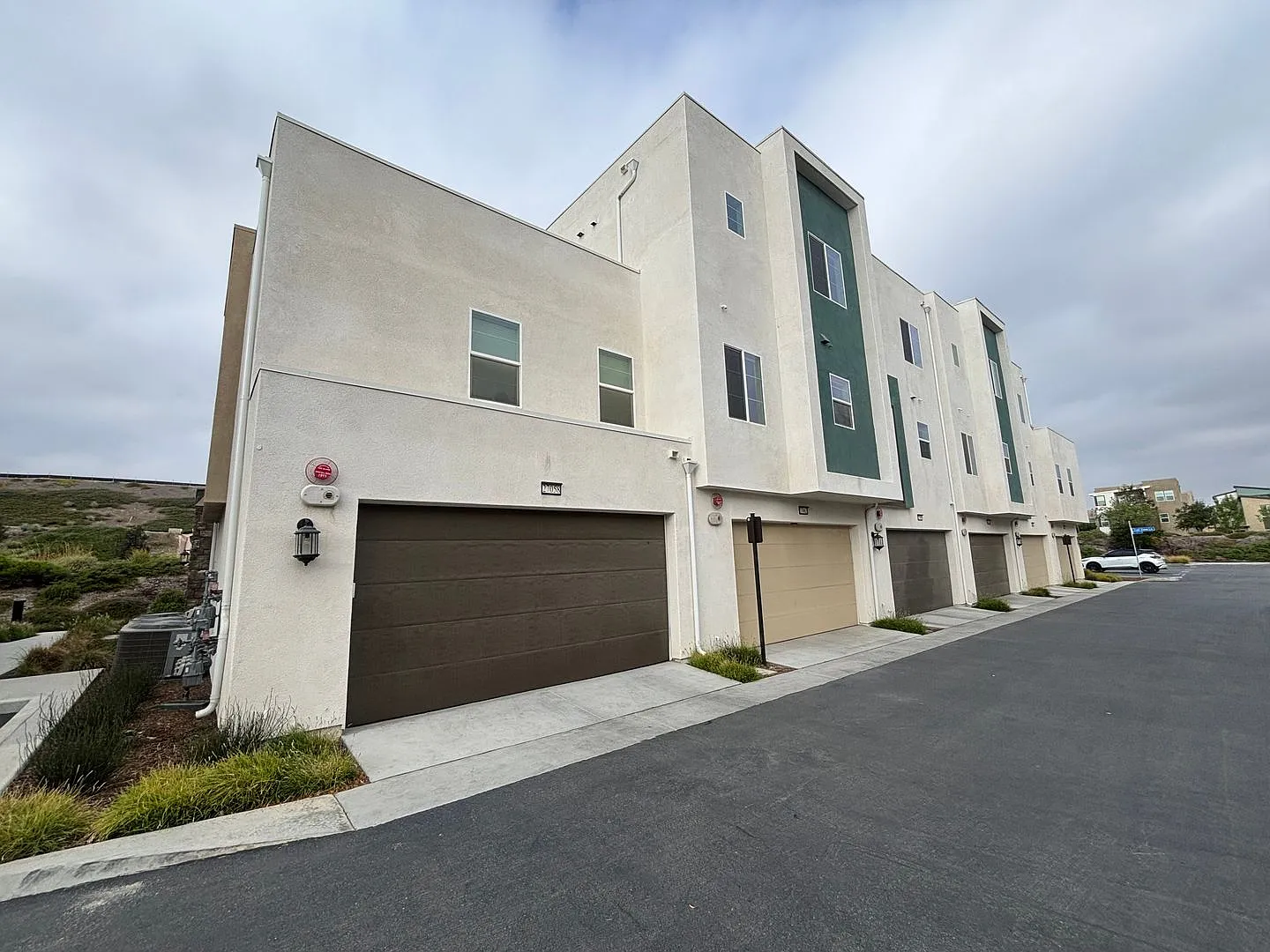 Five Points - 2 Bedroom Townhome for Rent in Valencia. — Photo 3