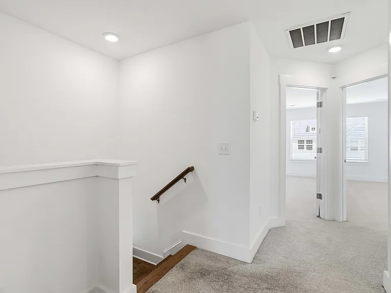 105 Cobden Ct — Photo 23