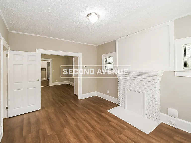 204 W 23rd St — Photo 10