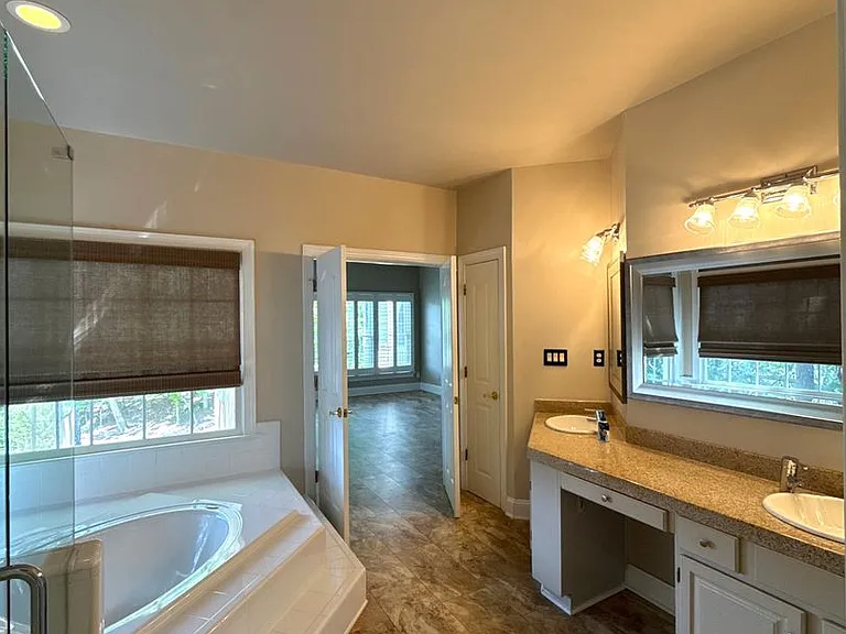 15816 Feeny Ct — Photo 18