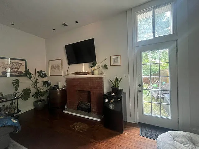 1335 E Washington St — Photo 5