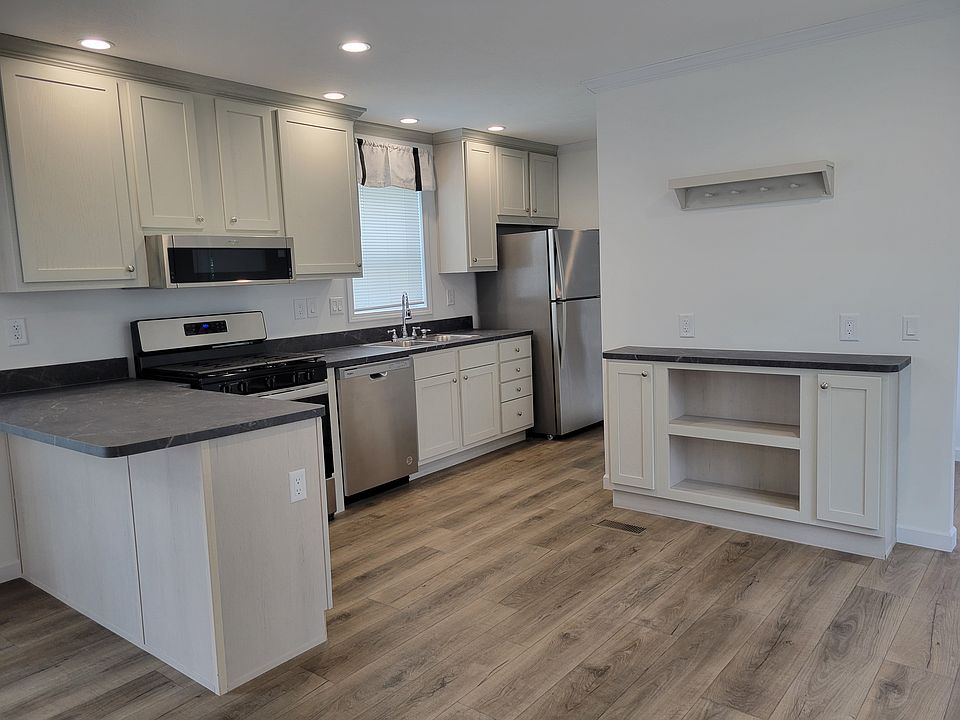 38 N Shetland Ct Highland MI Zillow