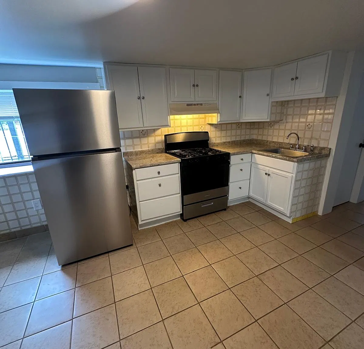 2 bed, 800 sqft, $1,860 — Photo 3
