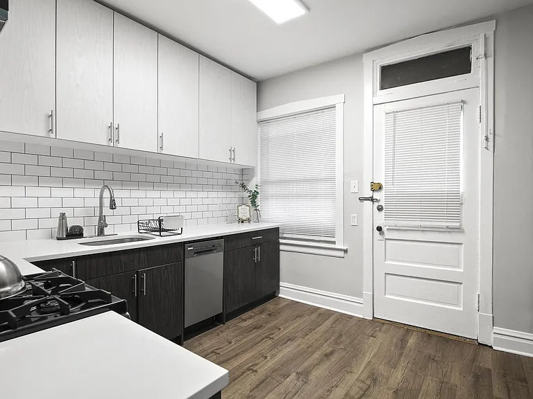 3400-04 N. Springfield/3906-08 W. Roscoe — Photo 8