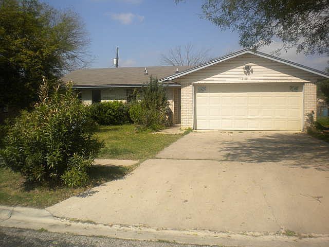 1st image of 2119 Schwertner Dr