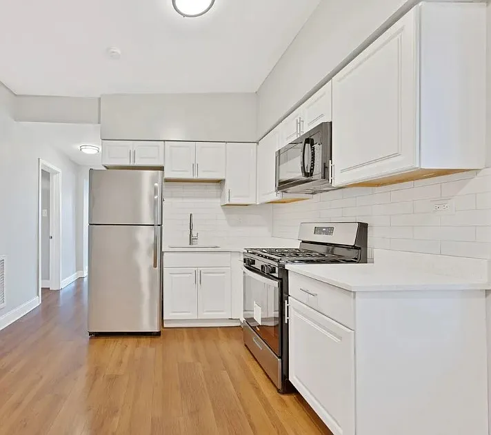 2 bed, 700 sqft, $1,400 — Photo 3