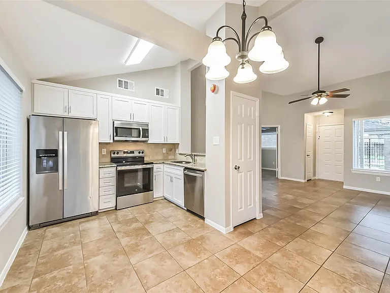 18515 Meadows Way Dr — Photo 7