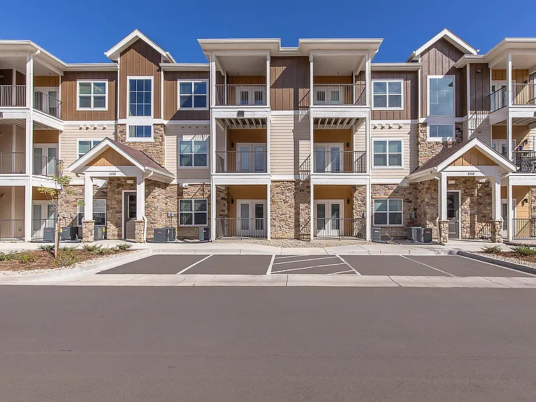 Exterior Vantage at Loveland