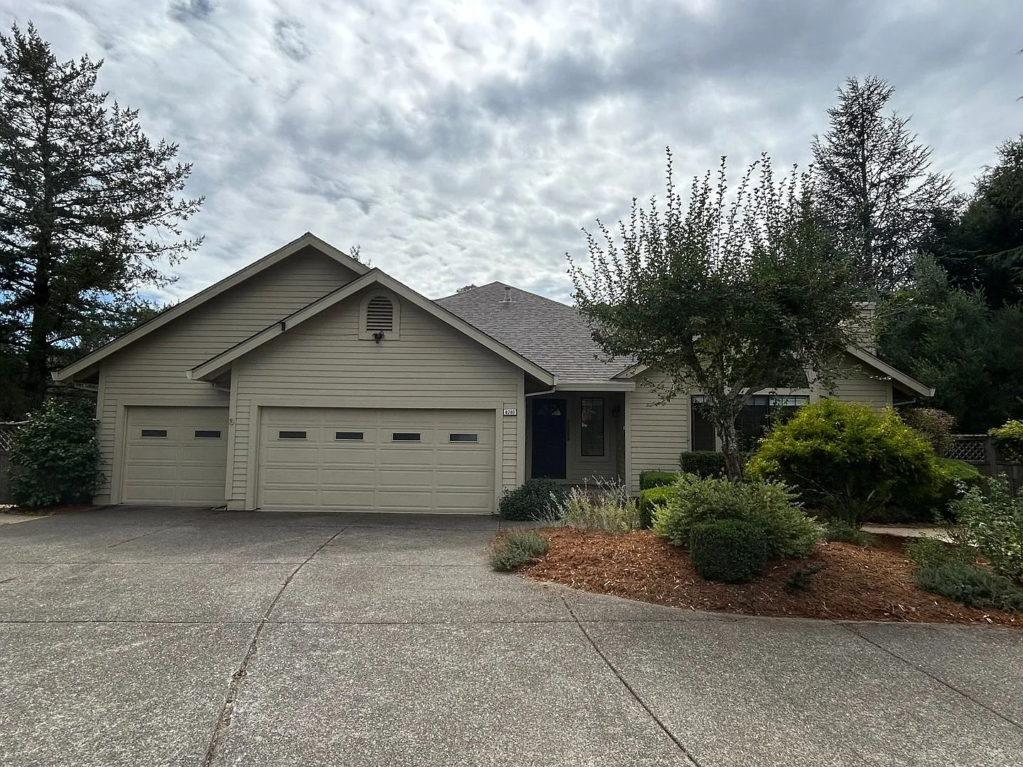 rh8280OakmontDrive — Photo 1
