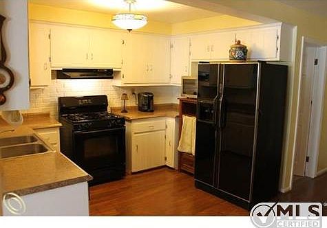 Eat In Kitchen_640x480.JPG