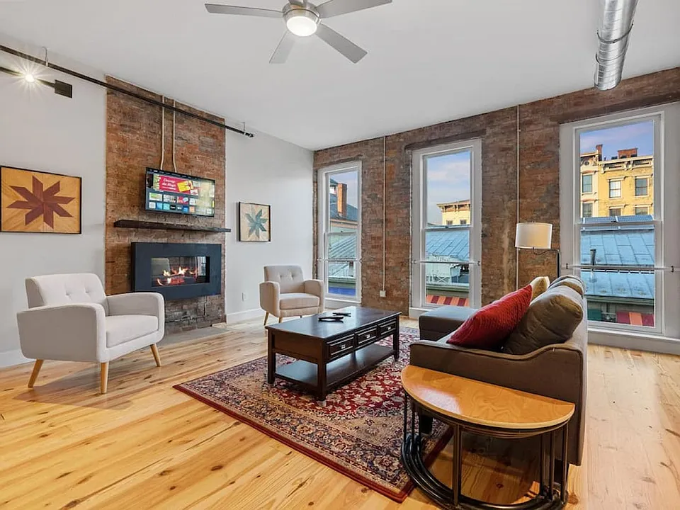 111 W Elder St #ID1056044P