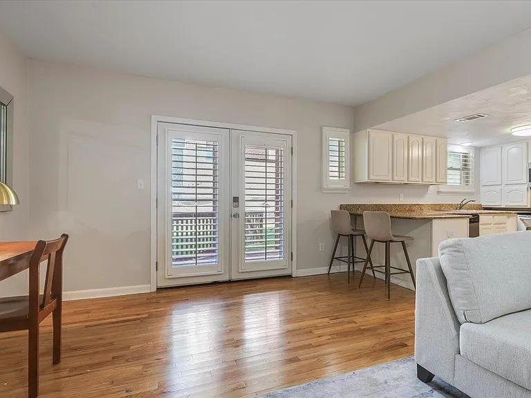517 E Jefferson St #45 — Photo 6