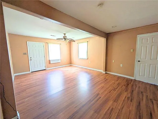 3 bed, 1.0 bath, 1125 sqft, $1,750 — Photo 3