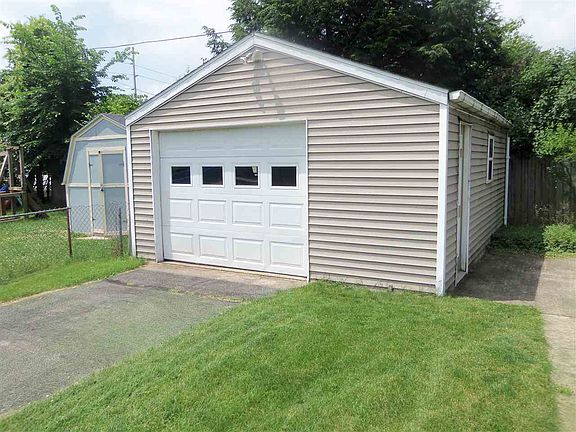 3rd image of 209 Orange Ave
