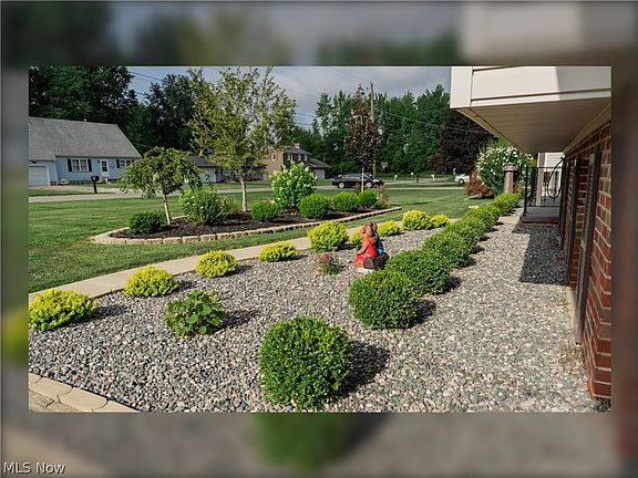 3rd image of 410 Earl Dr NW