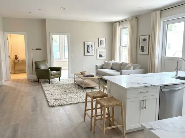 (undisclosed Address), Dorchester, MA 02125