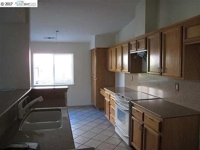 2nd image of 1149 Jordan Ln