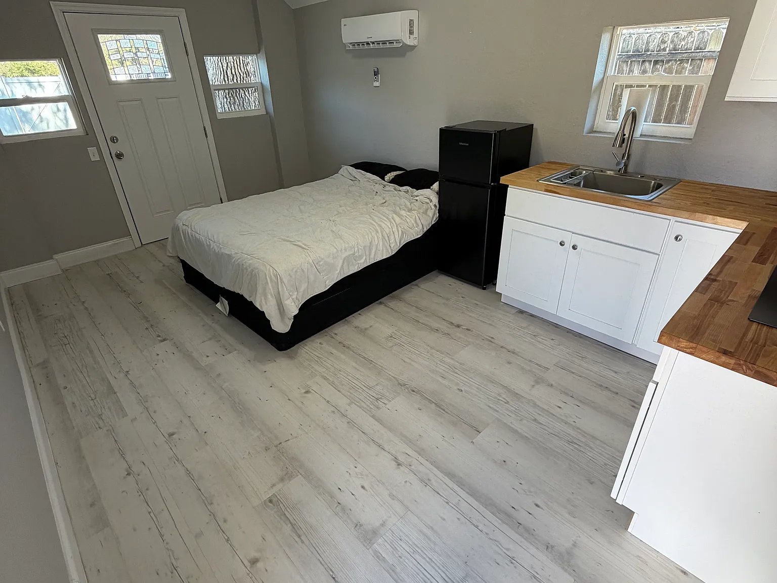 Studio, 300 sqft, $1,050 — Photo 3