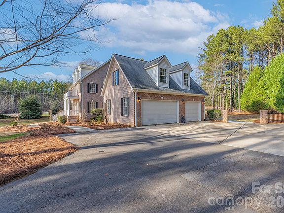 3rd image of 803 Land Grant Ct