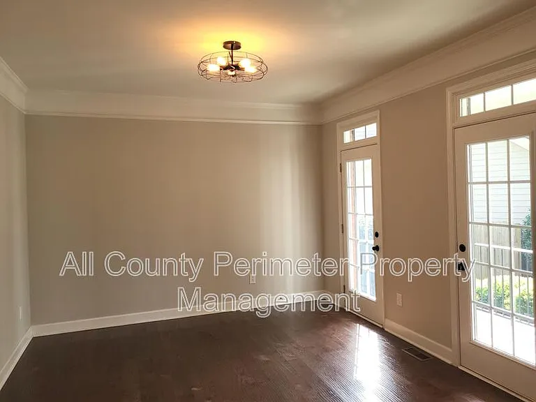 4445 Agard St — Photo 11