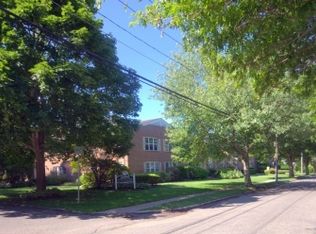 26 Layton Avenue #UNIT #11, Southampton, NY 11968
